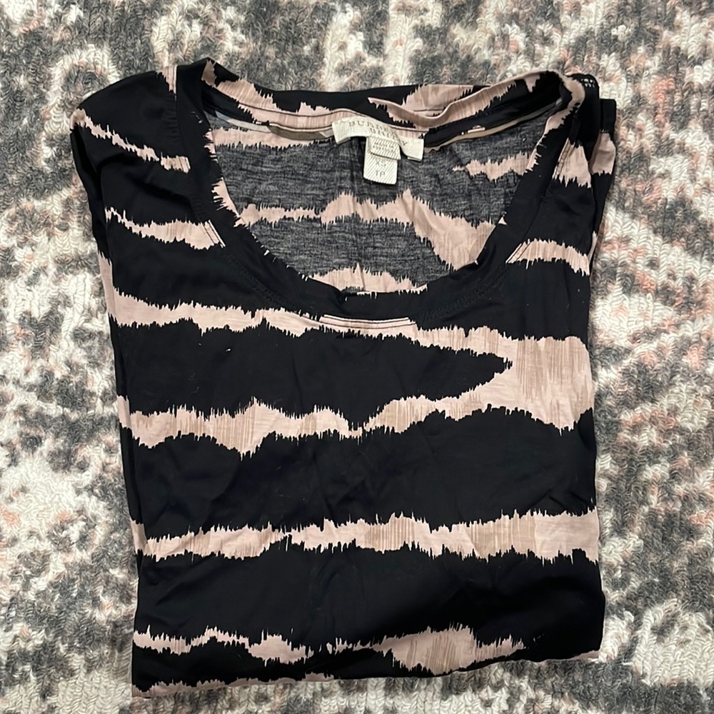 Burberry Brit XS t shirt. Black and tan print